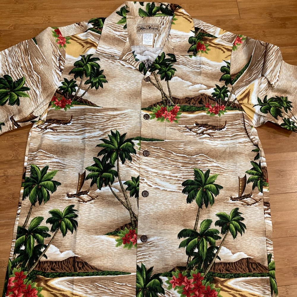 Medium 100% cotton men’s Hawaiian shirt palm trees